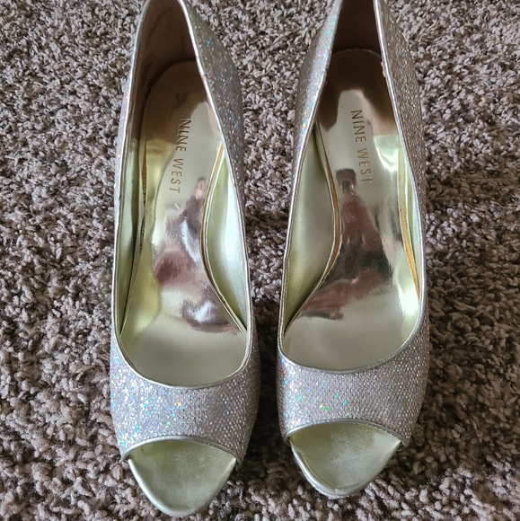 Glitter Heels - Picture 2 of 4